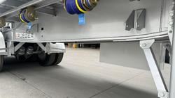 2025 Krueger 34P Straight Curtain Sider B Double White