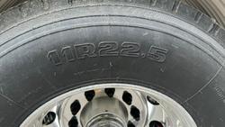 2025 Krueger 34P Straight Curtain Sider B Double White