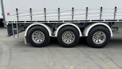 2025 Krueger 34P Straight Curtain Sider B Double White