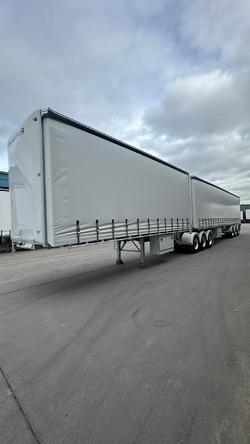 2025 Krueger 34P Straight Curtain Sider B Double White