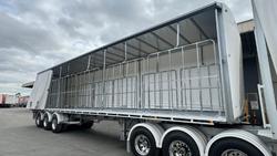 2025 Krueger 34P Straight Curtain Sider B Double White