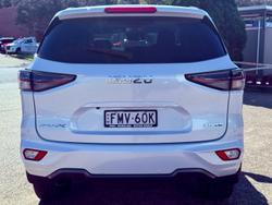 2024 Isuzu
MU-X LS-T