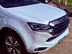 2024 Isuzu
MU-X LS-T