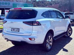 2024 Isuzu
MU-X LS-T