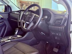 2024 Isuzu
MU-X LS-T