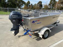 2025 QUINTREX 420 Busta