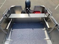 2025 QUINTREX 420 Busta