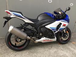 2016 Suzuki
GSX-R1000 30th Anniversary Edition