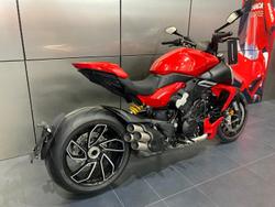2024 Ducati Diavel V4 Diavel Red