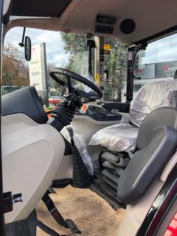 0 Massey Ferguson 4707 C-4 Cab Tractor 4Wd Quicke Loader 75Hp RED