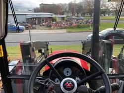 0 Massey Ferguson 4707 C-4 Cab Tractor 4Wd Quicke Loader 75Hp RED