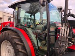 0 Massey Ferguson 4707 C-4 Cab Tractor 4Wd Quicke Loader 75Hp RED