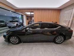 2025 Lexus ES300h Luxury 2.5L Hybrid Auto CVT Sedan