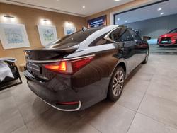2025 Lexus ES300h Luxury 2.5L Hybrid Auto CVT Sedan