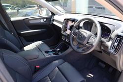 2025 Volvo XC40 Plus B4