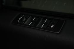 2023 Land Rover
                Discovery P360 R-Dynamic S