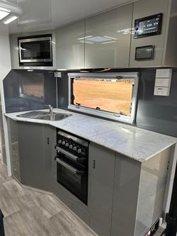 2024 Red Centre Newell 216 LARGE ENSUITE (was $105,490 now $84,990)