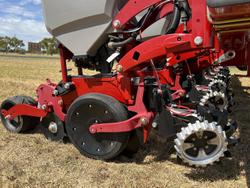 CASE IH
2130 Early Riser Stack-Fold Planter