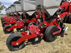 CASE IH
2130 Early Riser Stack-Fold Planter