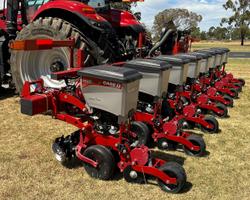 CASE IH
2130 Early Riser Stack-Fold Planter