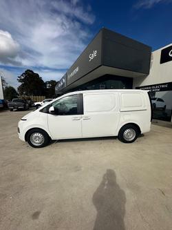 2023 Hyundai
                STARIA LOAD