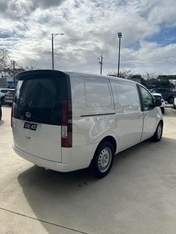 2024 Hyundai
                STARIA LOAD