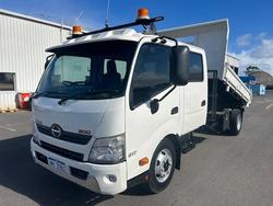 2014 Hino 300 917 917, DUAL CAB, MANUAL, 3 WAY TIPPER, X SHIRE