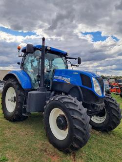 New Holland
T7-200