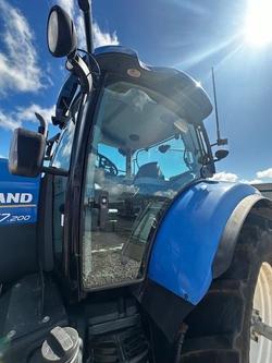 New Holland
T7-200