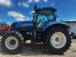 New Holland
T7-200