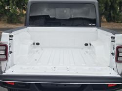 2023 Jeep
Gladiator Night Eagle
