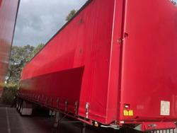 2013 Krueger 22P Straight Curtain Sider Red