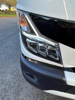 2025 Fuso 515 Canter . White