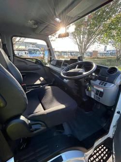 2025 Fuso 515 Canter . White