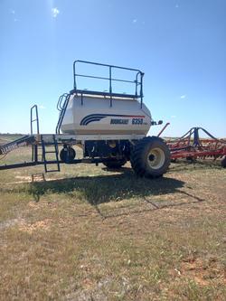 2011 Bourgault 8810