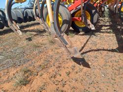 2011 Bourgault 8810