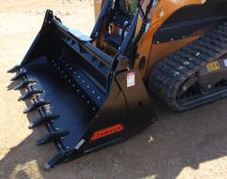 Case CE
Tr310b Compact Track Loader