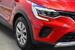 2022 Renault
                Captur Life