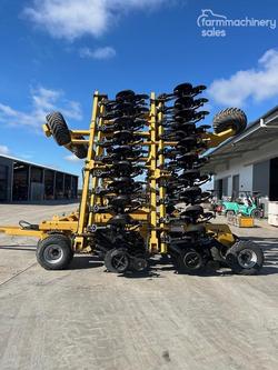 2014 SERAFIN ULTISOW S45 60 SINGLE DISC SEEDER USED YELLOW