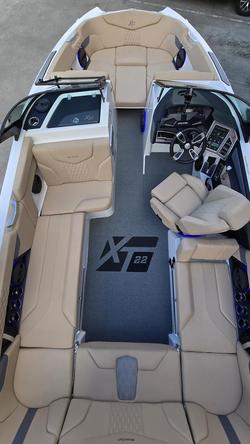 2023 MasterCraft XT22