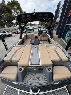 2023 MasterCraft XT22