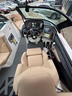 2023 MasterCraft XT22