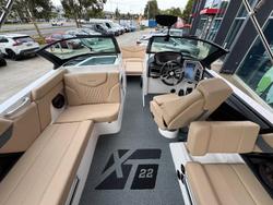 2023 MasterCraft XT22