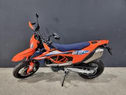 2024 KTM 690 SMC R SMC Orange