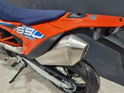 2024 KTM 690 SMC R SMC Orange