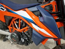 2024 KTM 690 SMC R SMC Orange