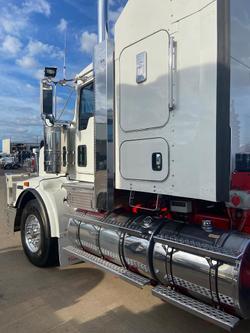 2018 Kenworth T659 White