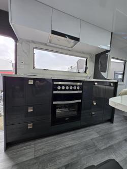 2024 Millard Mflow 19’6 Rear Door