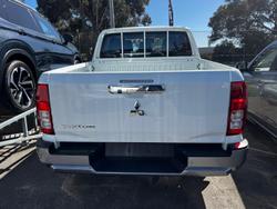 2024 Mitsubishi
Triton GLX
