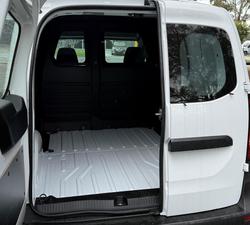2024 Renault
                Kangoo L1
